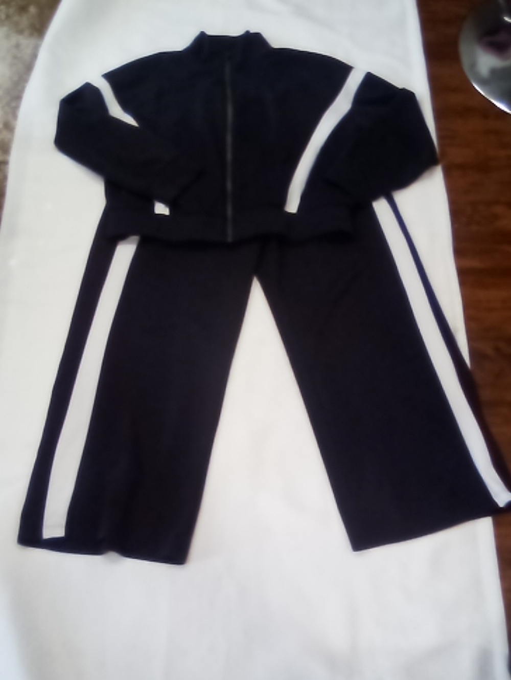 Elie Tahari Black and White Track Jogger Suit Size Xl